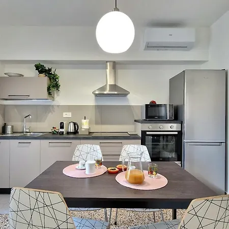 Garden Wi-fi Climate Control Relaxation Close To The Sea - By We Host Apartament *